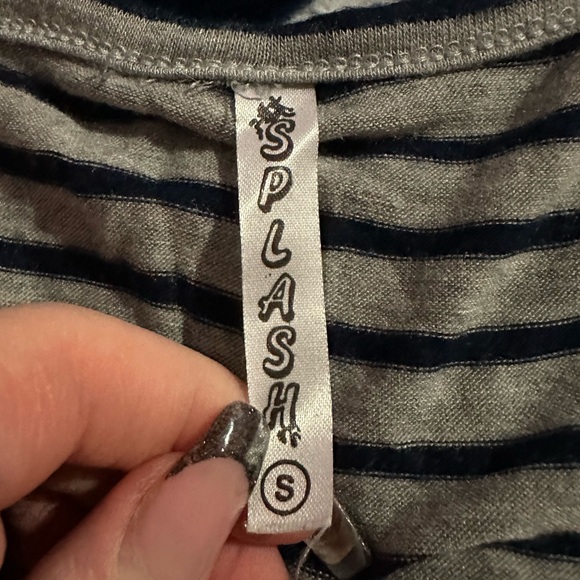 Shoulder cutout top - Picture 4 of 5